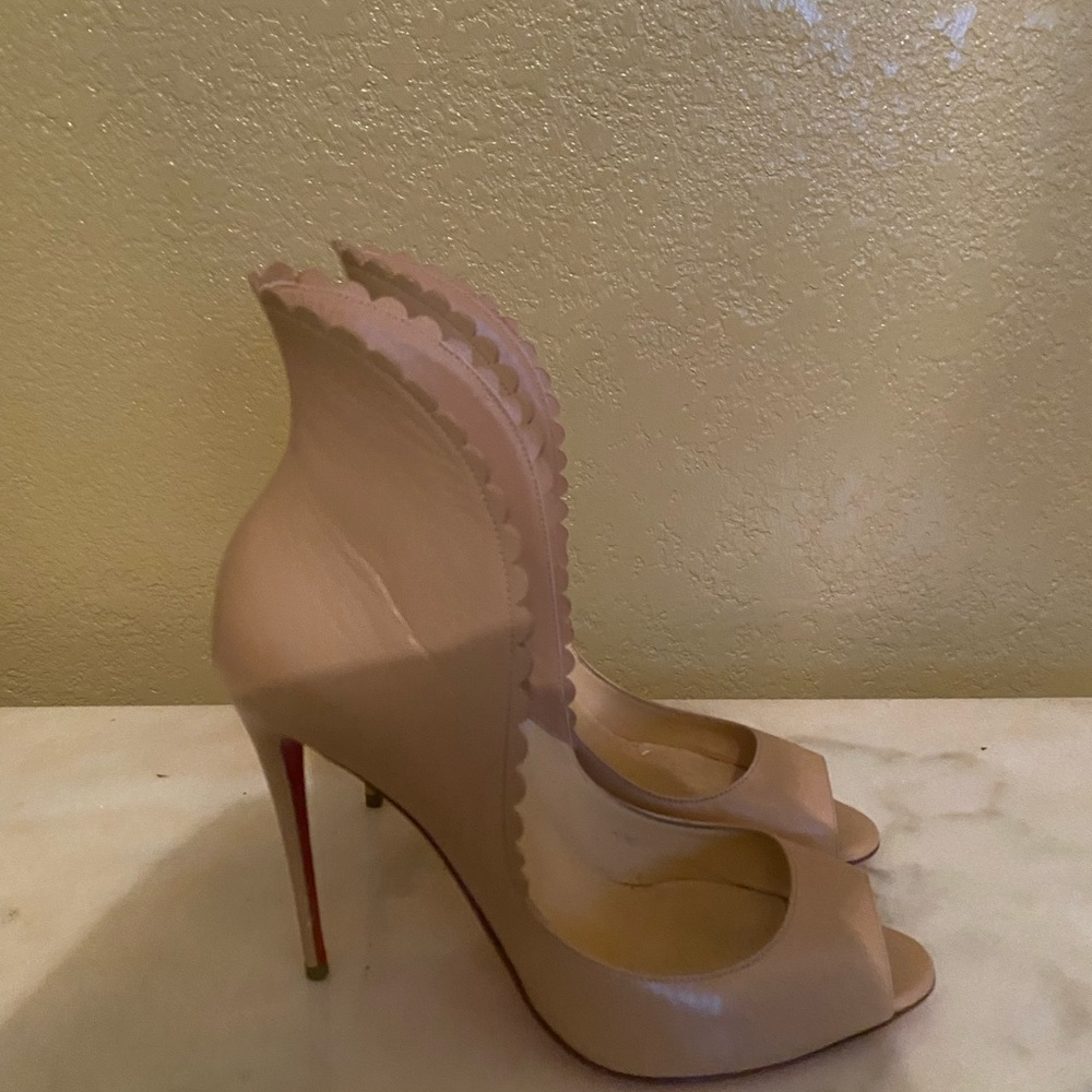 Size 9 tan Christian Louboutin heels